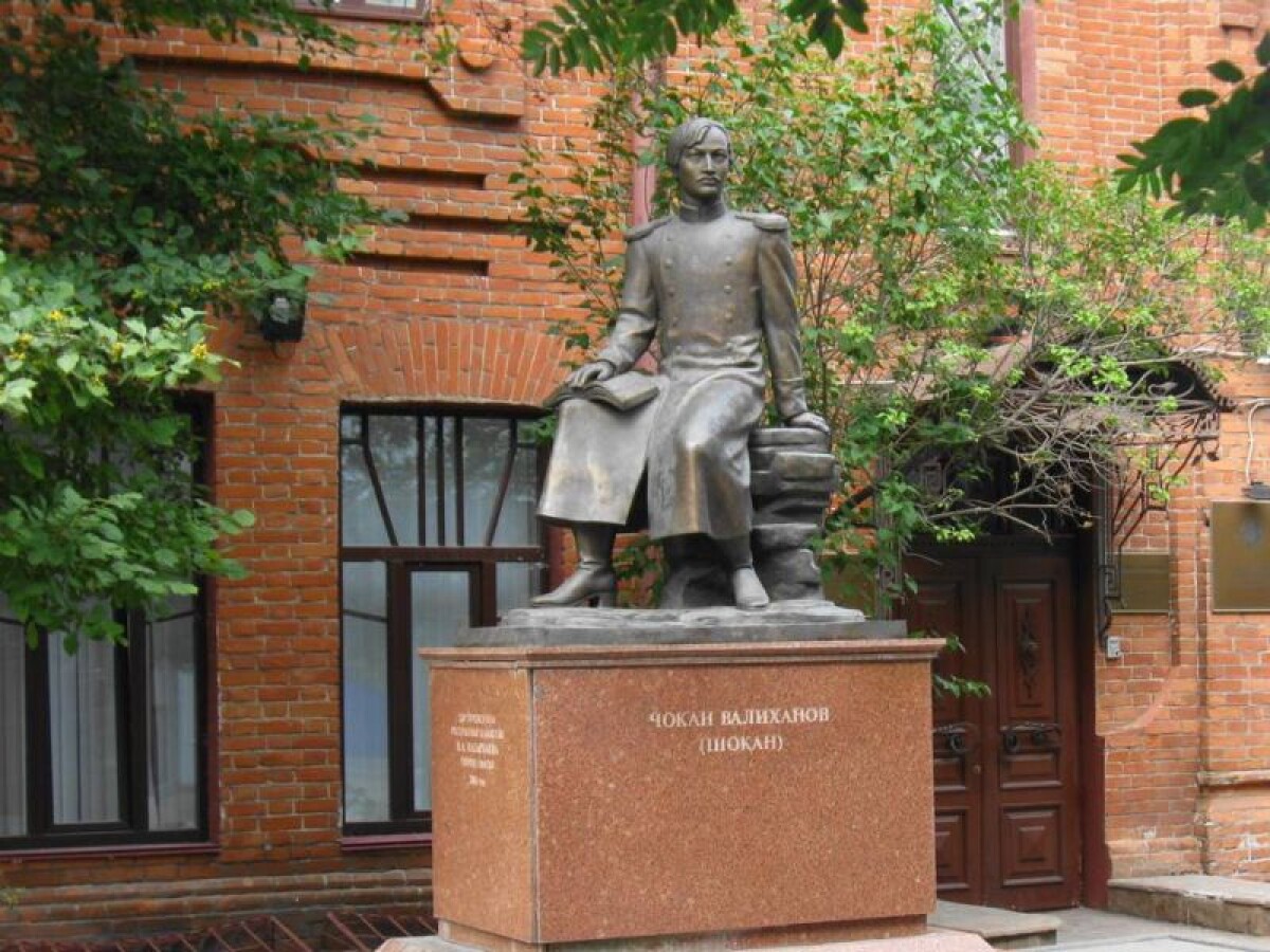 ТОП 5 мемориальных скульптур казахской элиты - e-history.kz