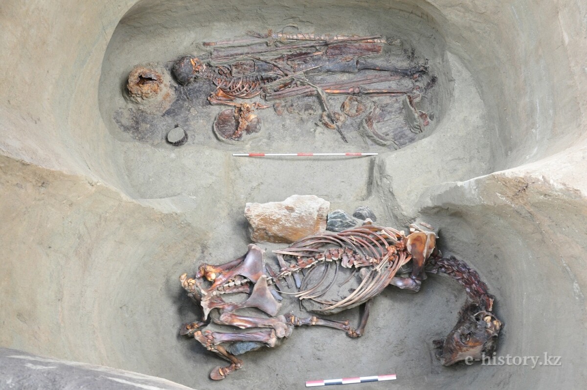 Scientists from Kazakhstan discovered the grave of ancient warrior-musician in Altai - e-history.kz