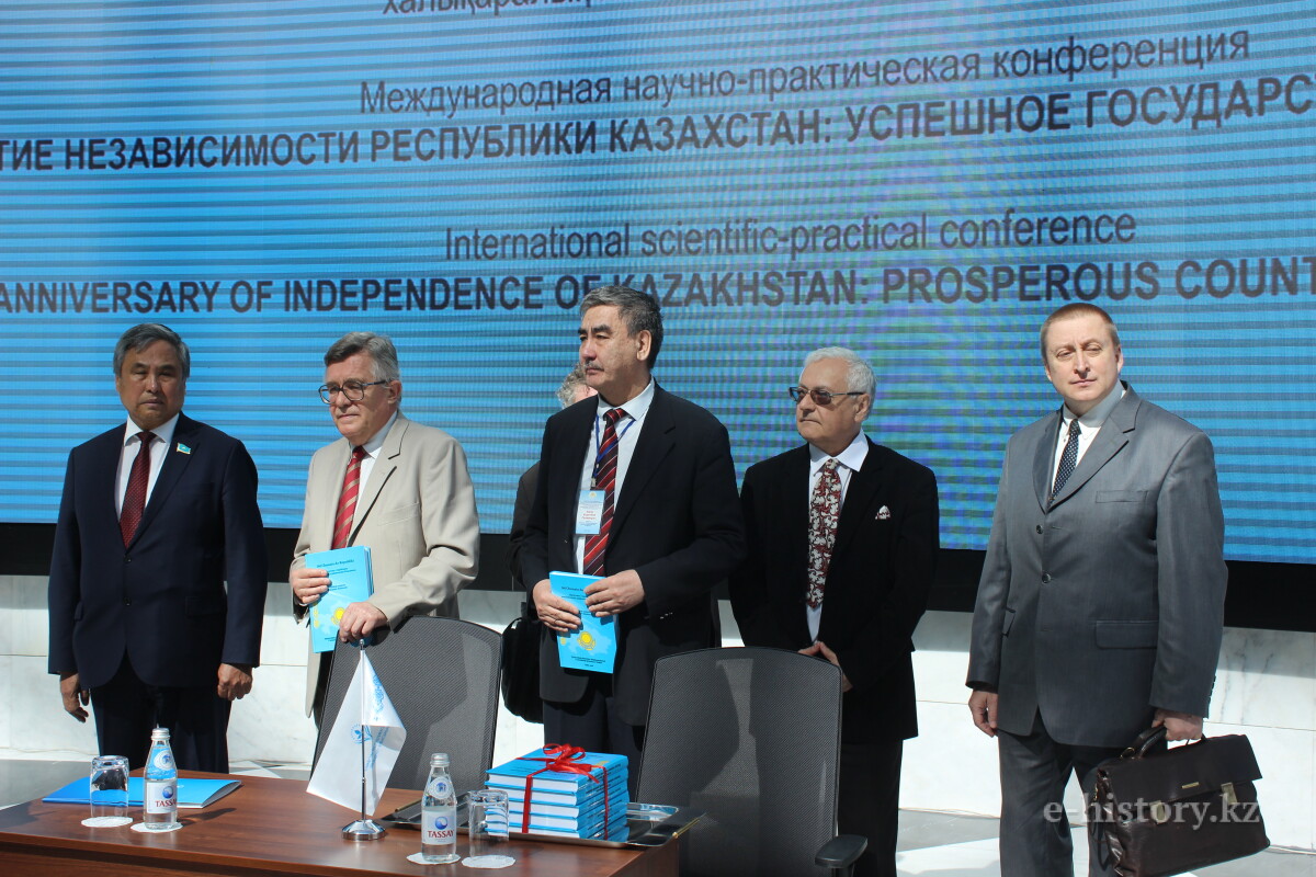 Presentation of the book about the statehood of Kazakhstan - e-history.kz