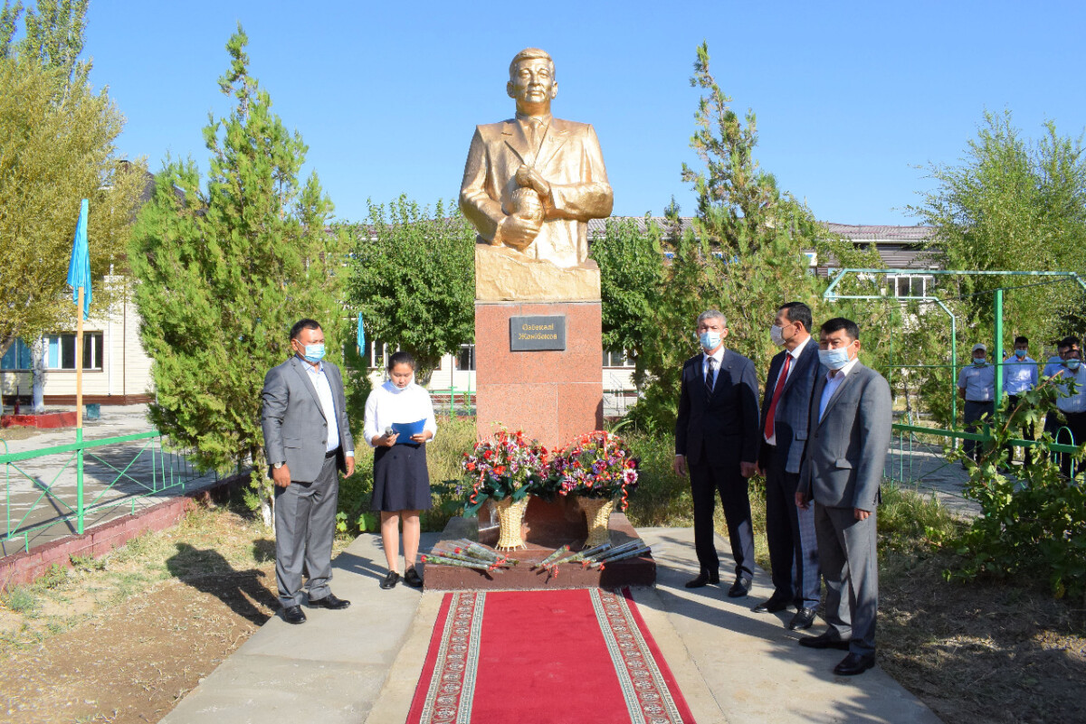 Өзбекәлі Жәнібеков - ұлт мәдениетінің жанашыры - e-history.kz